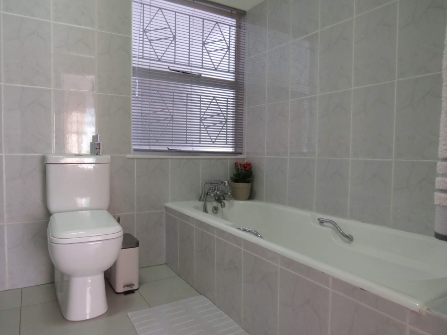 4 Bedroom Property for Sale in Kakamas Northern Cape